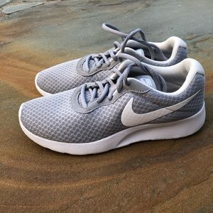 Women’s Grey Nike Shoes 7